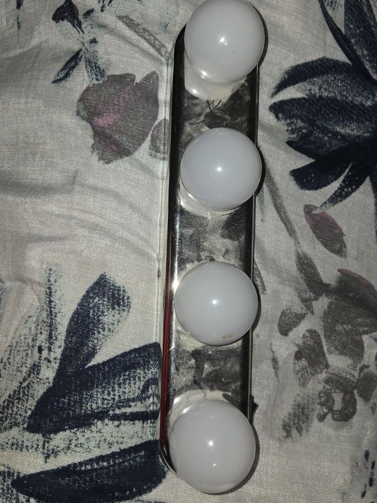 Portable Light W Batteries No Cords