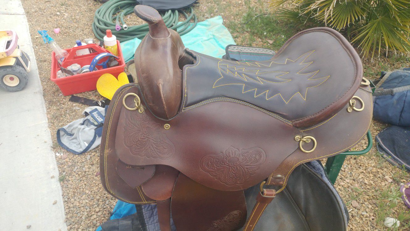 Super beautiful and comfortable western saddle