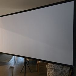 88" Portable screen With Stand and projector