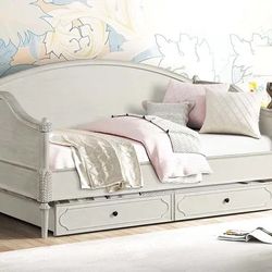 CLASSIC ANTIQUE WHITE FINISH TWIN SIZE DAY TRUNDLE