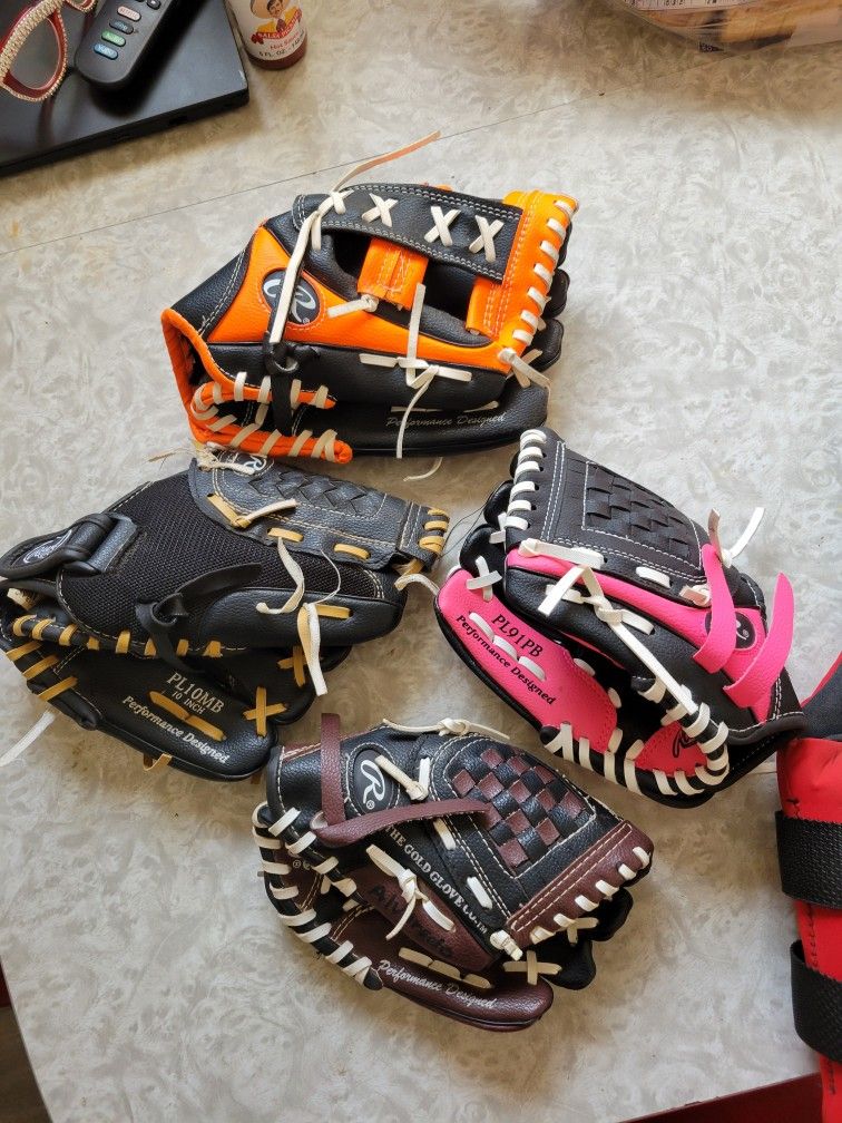 Rawlings youth baseball gloves
Still like new $30 Ea