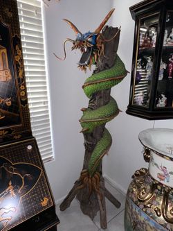 Custom wooden Chinese dragon statue