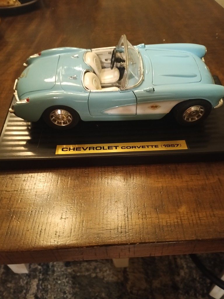 1957 Corvette 1:18th Scale Metal Model wt Stand
