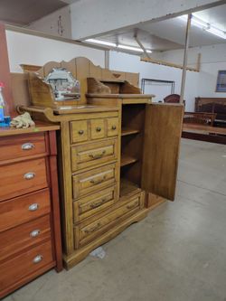 Oak Wardrobe W/ Drawers
