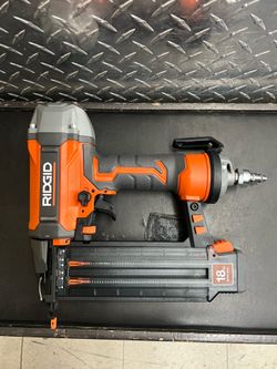 Like new Ridgid R213BNF3 18 Guage 2-1/8” Brad Nailer
