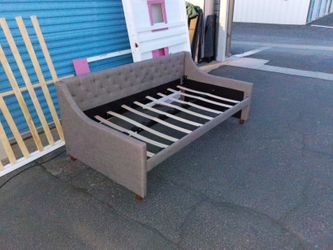 Day Bed w/Out Trundle No Mattress