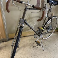 Vintage 12 Speed Fuji Bike Racing/Road