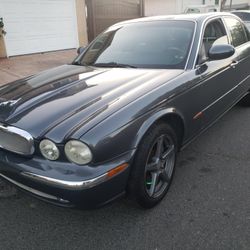 2004  Jaguar Xj. Xj8 L Sedán 4d
