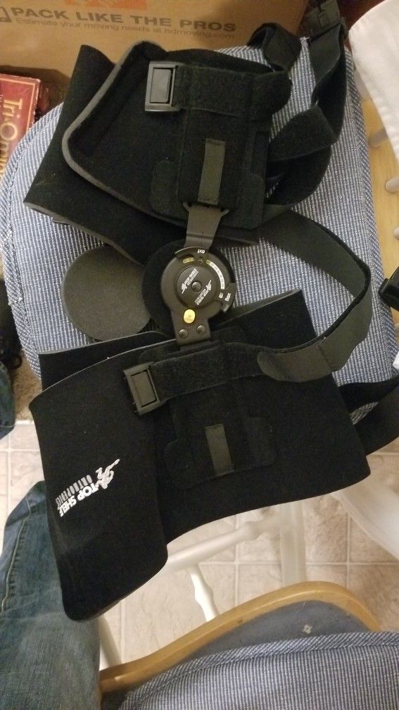 Adjustable Knee Brace, With Velcro Quick Brace Included.
