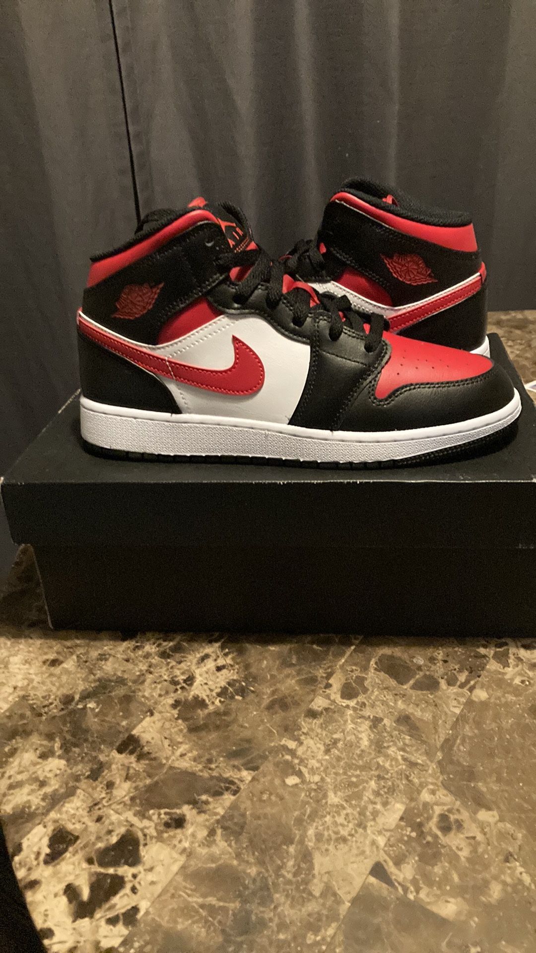 Jordan 1 Mid Size 6.5Youth. Brand New; Dead Stock