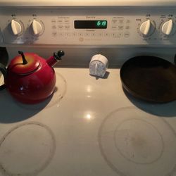GE Spectra Oven - Good Condition - Premium Oven Brand & Model