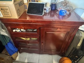 REAL WOOD CHANGING TABLE / DRESSER – MUST GO TODAY!