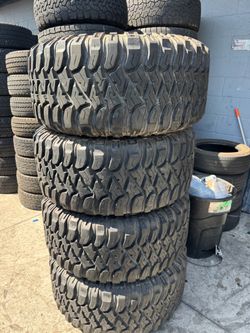 38x15.50r20 Mikey Thomson tires en excelentes condiciones de vida las 4