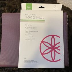 Gaiam 2MM Super Compact Foldable Yoga Mat Brand New