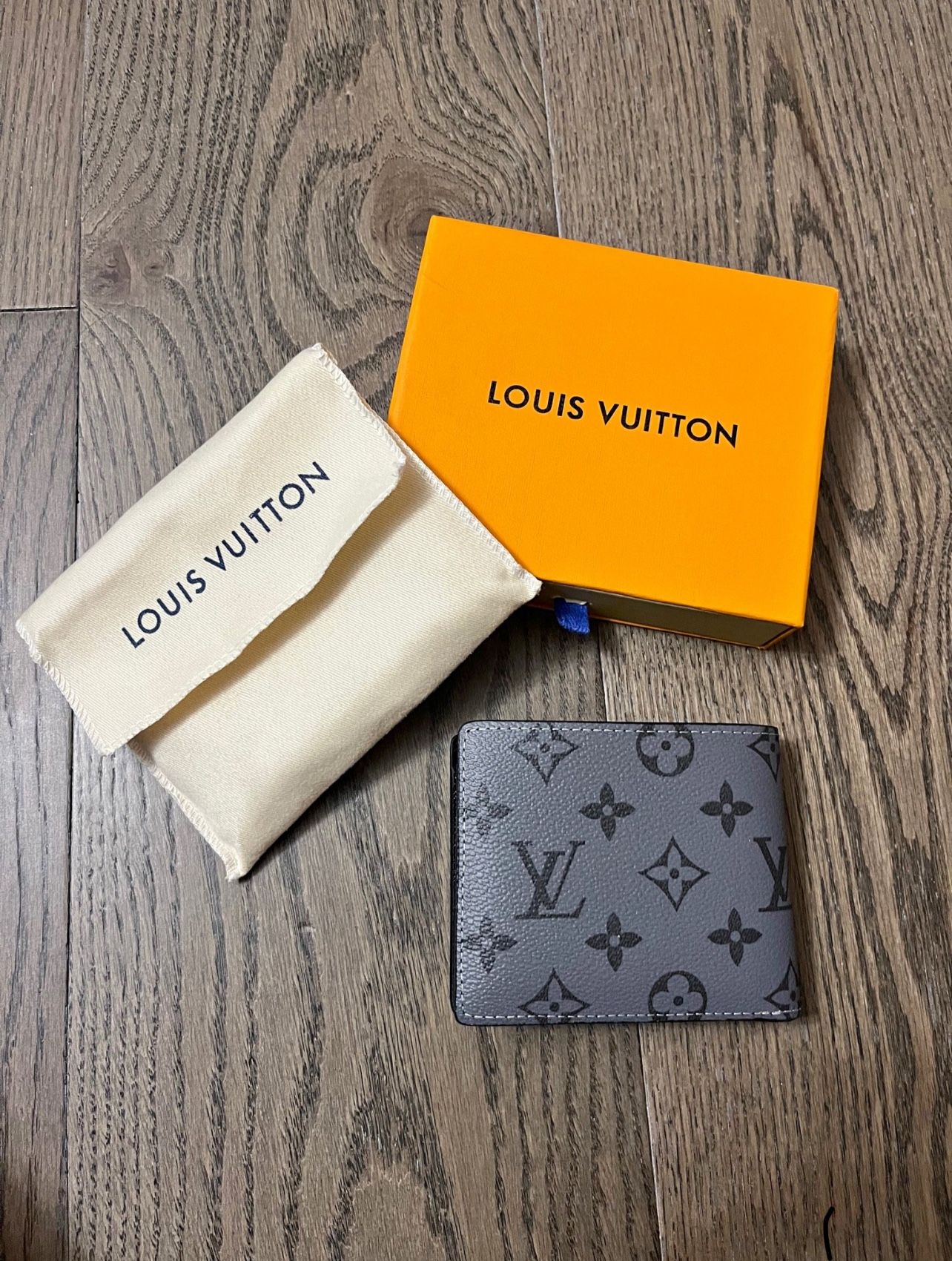 Lv Wallet (Shipping)