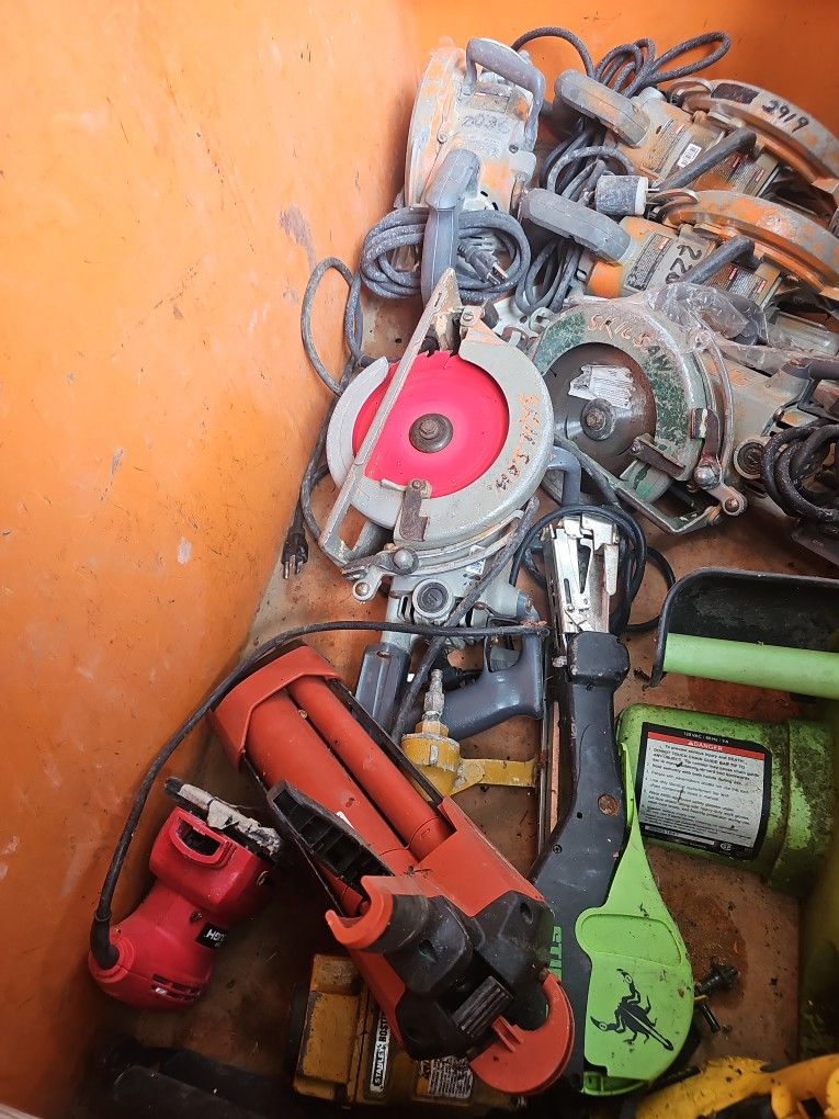 Skilsaws, Stinger Hammer Tacker, Electric Chainsaw