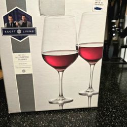 🍷 Set of 4 Large Wine Glasses — $20