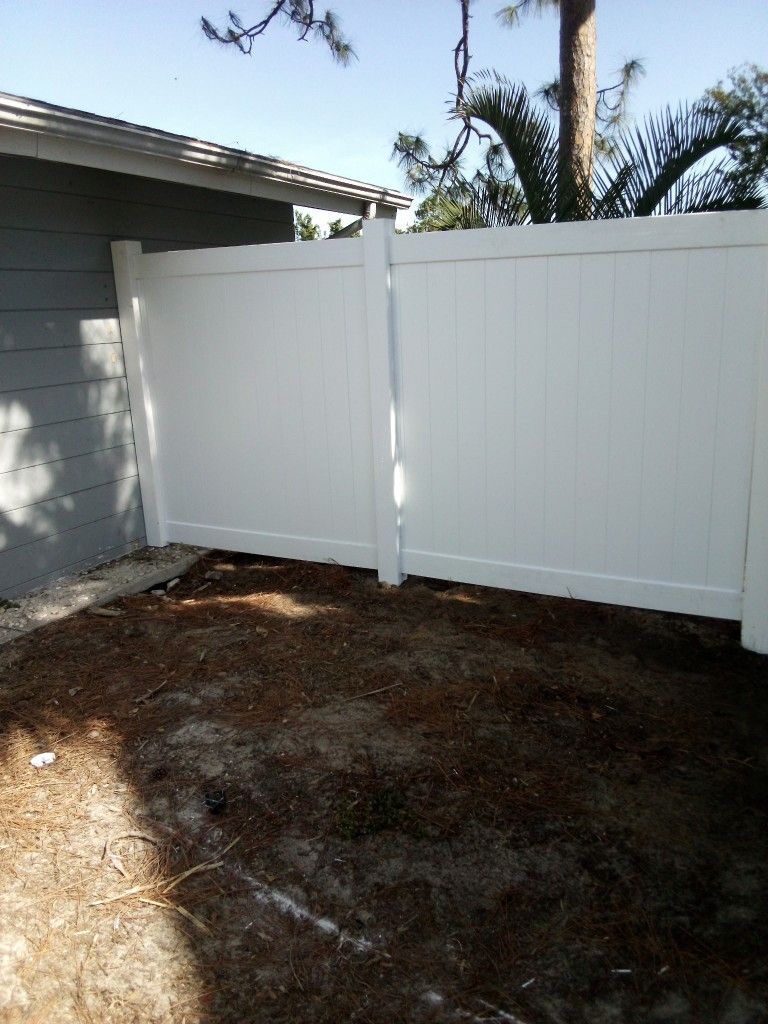 Brand New White Vinyl Fence $140 For 6 Ft By 8 Ft Section Installed With The Post And Concrete And Labor
