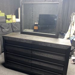 Magnussen Home 6-Drawer dresser w/ Mirror 