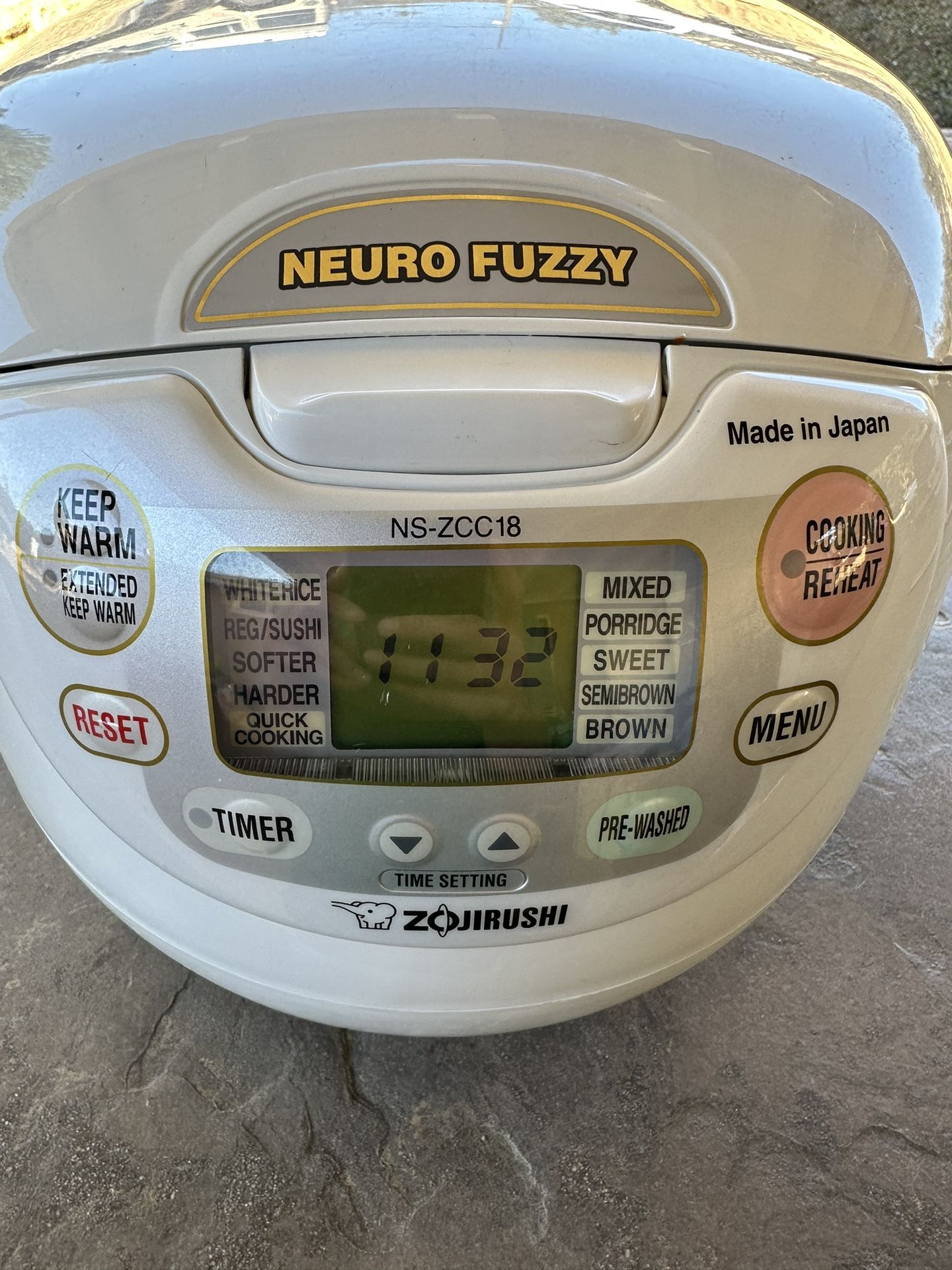 Zojirushi Neuro Fuzzy Rice Cooker 10 Cup NSZCC10/18 for Sale in Chula