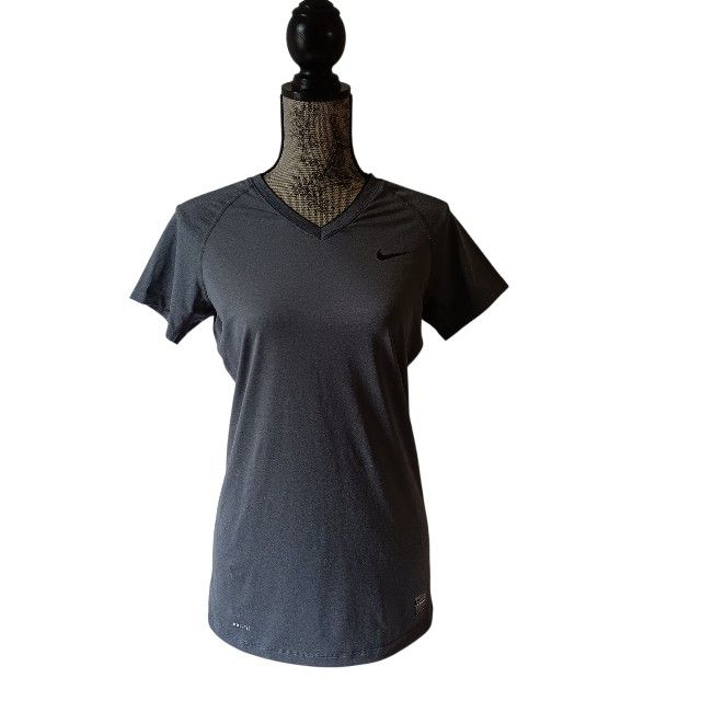 Nike Pro women's gray short-sleeve activewear v-neck top size M