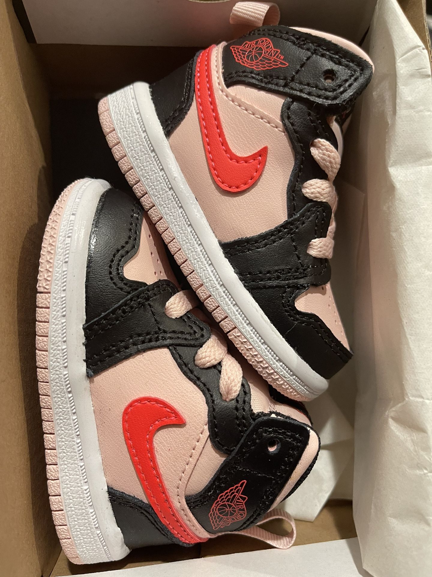 2022 Air Jordan Mid TD “Black Pink Crimson” Size Brand New In