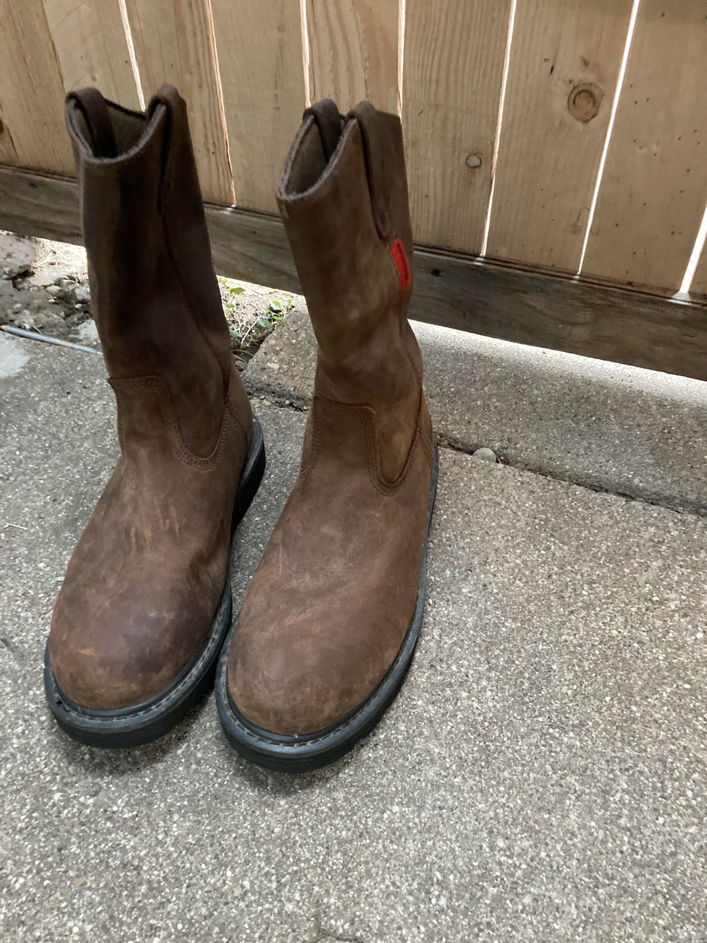 Work boots mans size 8/5 D steel toe used ones