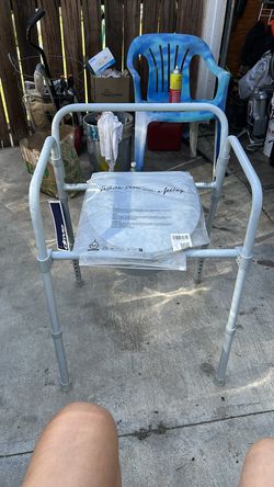 Folding commode