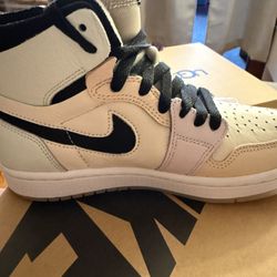 Kids Size 5 Nike Jordan