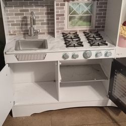 Play Kitchen About 3ft Tall 