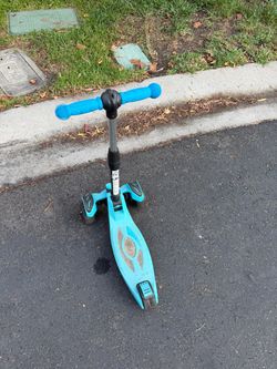Light up foldable kids scooter