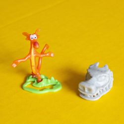 2018 Disney Princess Mulan Kinder Surprise Toy - Mushu with Dragon Mask - 4 pieces