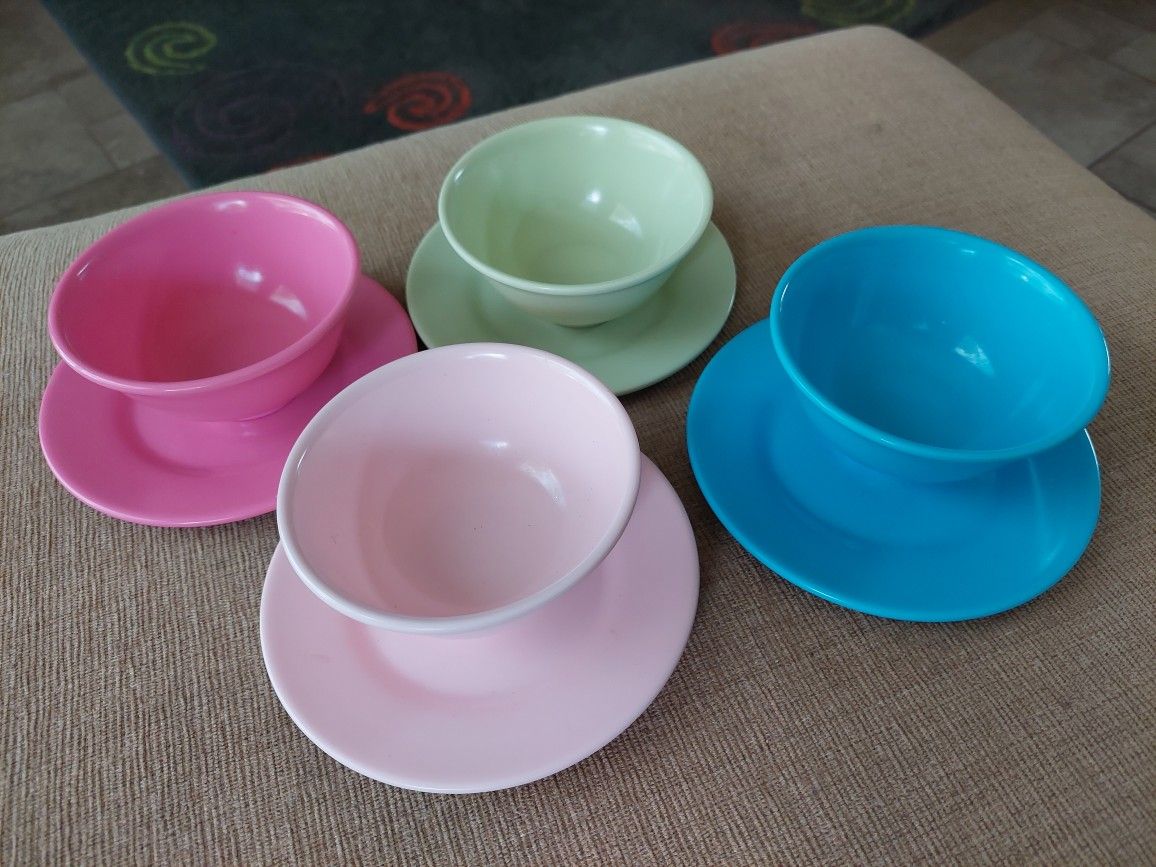 POTTERY BARN KIDS PLATES AND BOWLS LOT

