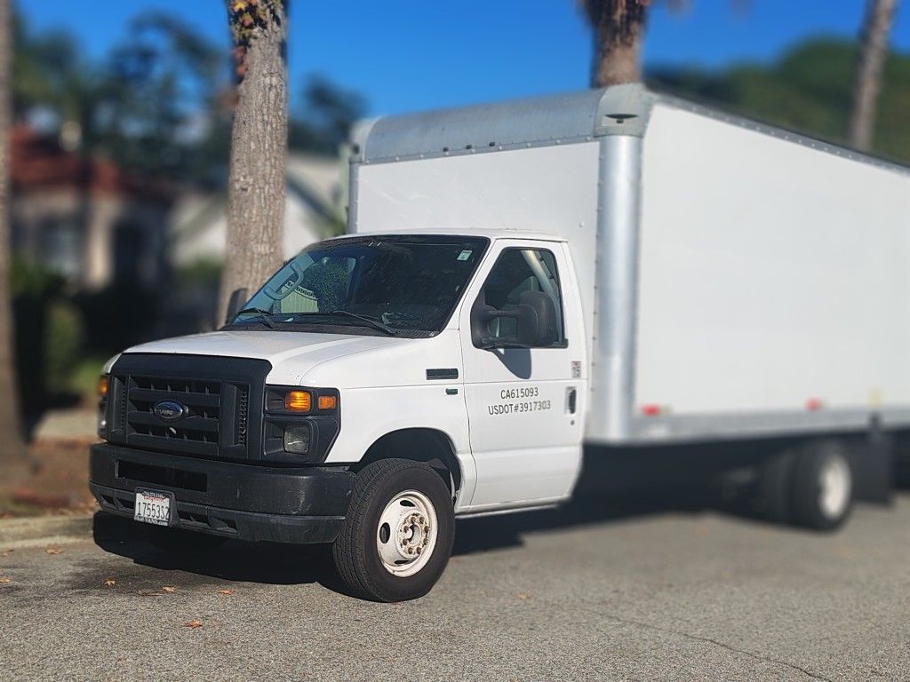 2012 Ford E350 box t r u c k