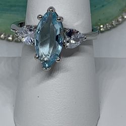 Large Lt Blue With Clear On The Sides Sz10.25 $15