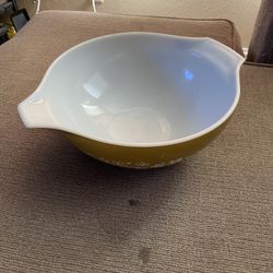 Pyrex 4 quart Bowl