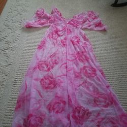 Beautiful vintage nightgown and robe