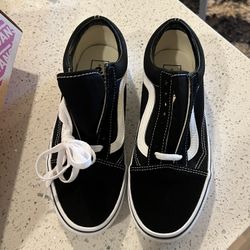 brand new Vans sneakers. women's 8, men's 6.5