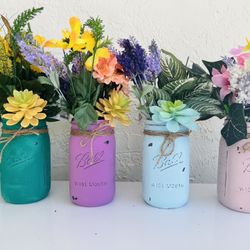 Distressed Chalk Painted Mason Jar Centerpieces