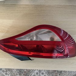 Left Driver Side Outer Tail Light Assembly - 2014-2017 Mercedes-Benz CLA250 without LED Lighting