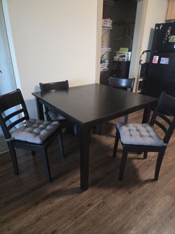 Dining table - kitchen table