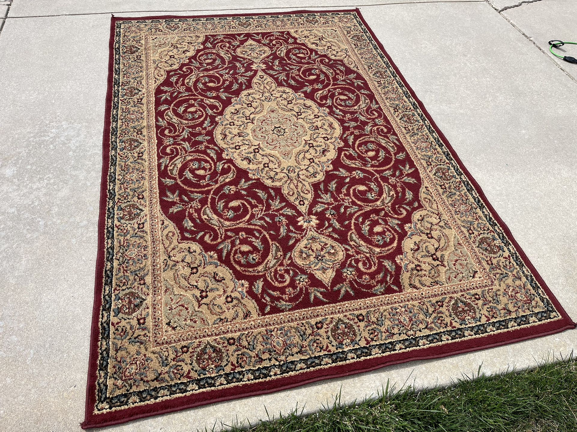 Lovely Gold and Red Vintage Oriental Style Area Rug (5’2”x7’10”)