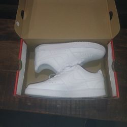 Wmns Nike Court vision Low (size 10)