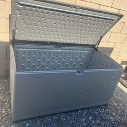 Suncast Storage Box 