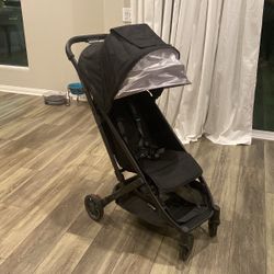 Uppababy Minu V2 (Black with Gray Extended Canopy)