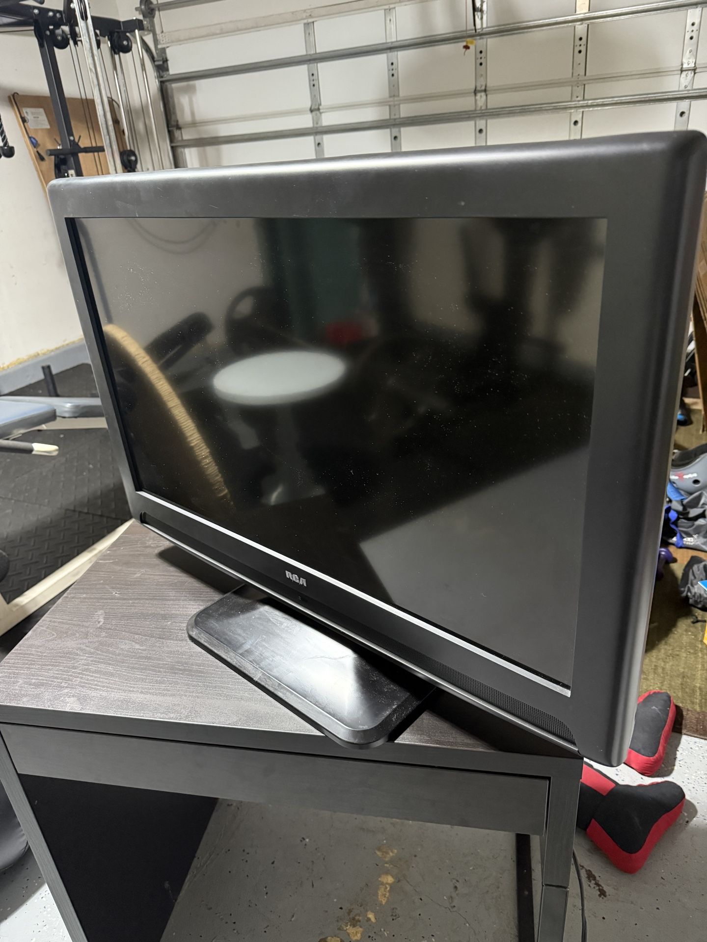 32” RCA LCD TV - Model L32HD41