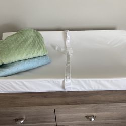 Changing Pad With 2 Covers