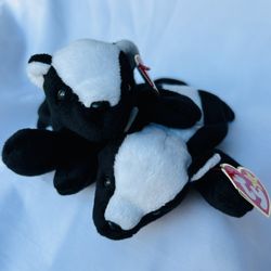 TY Beanie Baby Stinky the Skunk  DOB 2-13-95 NWMT