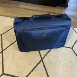 TravelPro Bi-Fold Suitcase For Suits