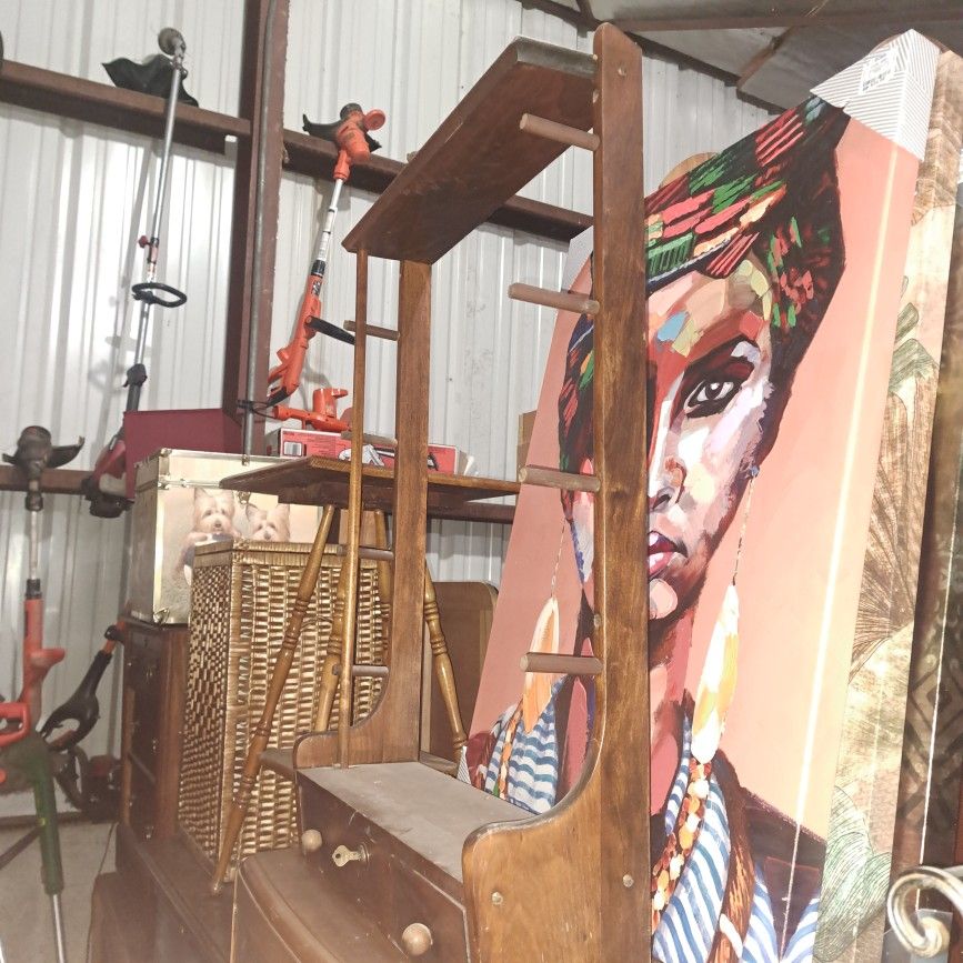 Gun Rack With Lockable Bottom